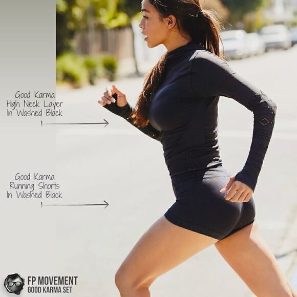 FP MOVEMENT GOOD KAMRA SET HIGH-NECK LAYER + RUNNING SHORTS IN WASHED BLACK XS/S - Picture 2 of 15